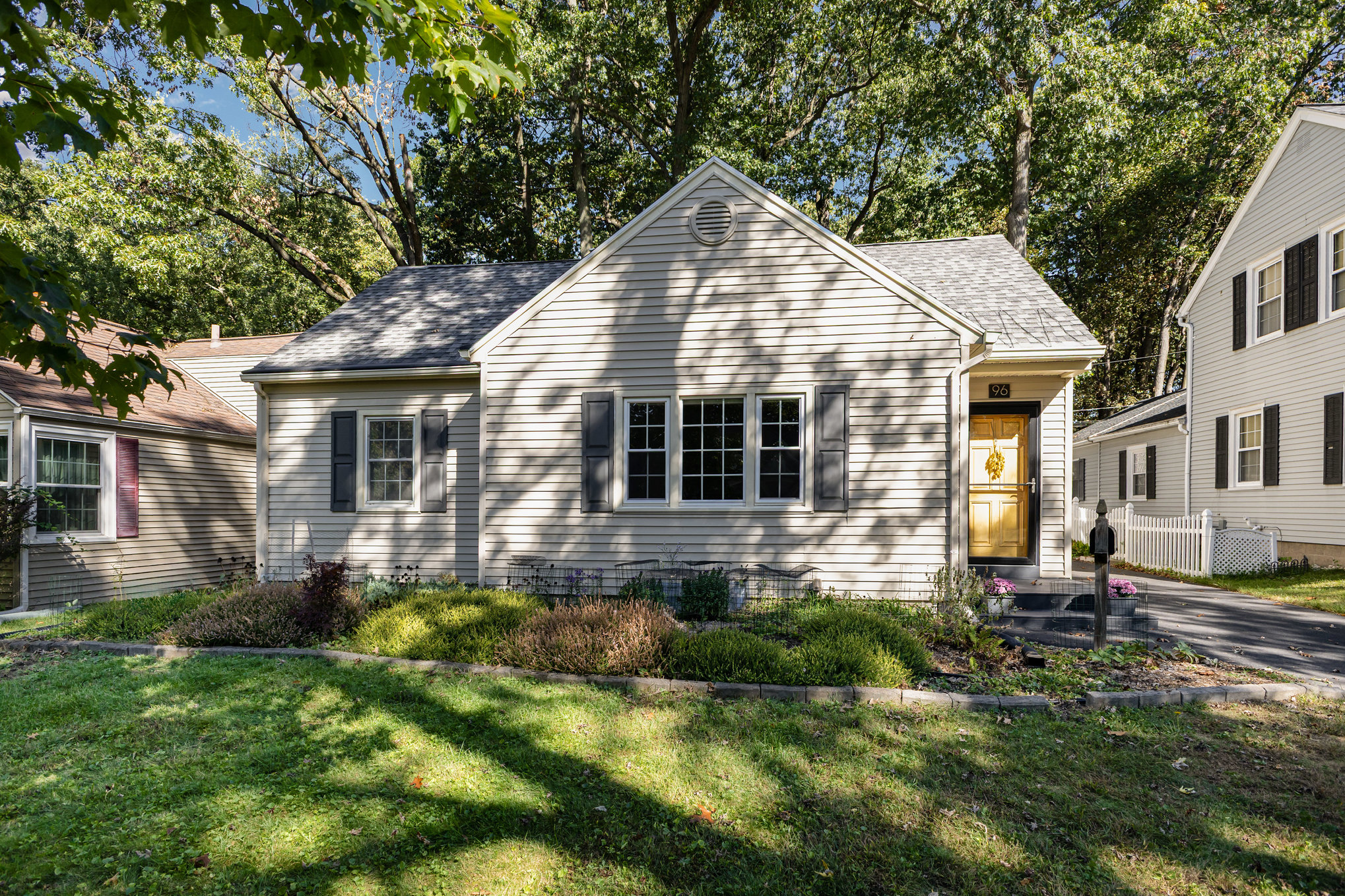 Iron E: 96 Fairlea Dr, 14622