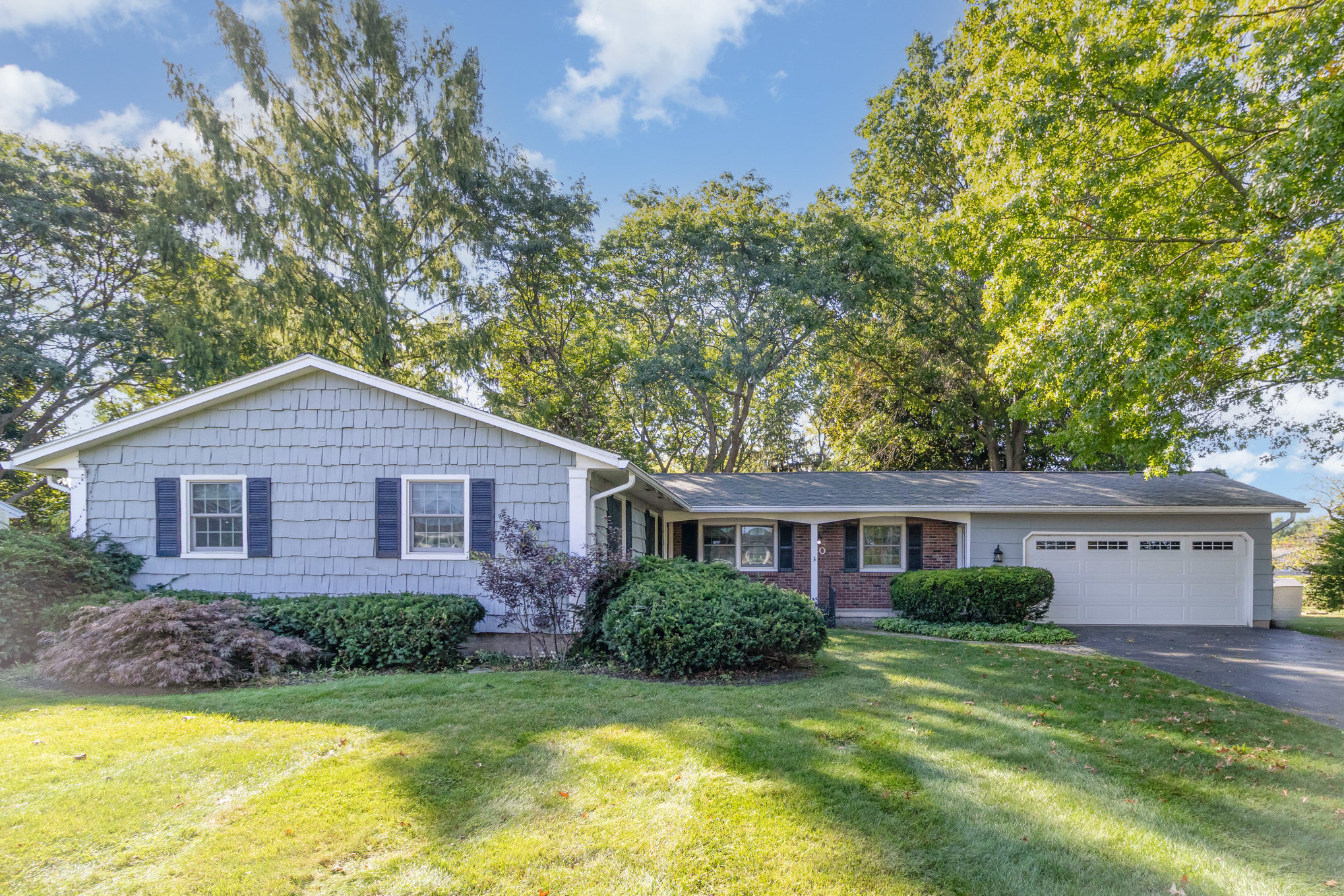 Penfield: 80 Pen Creek Dr, 14580