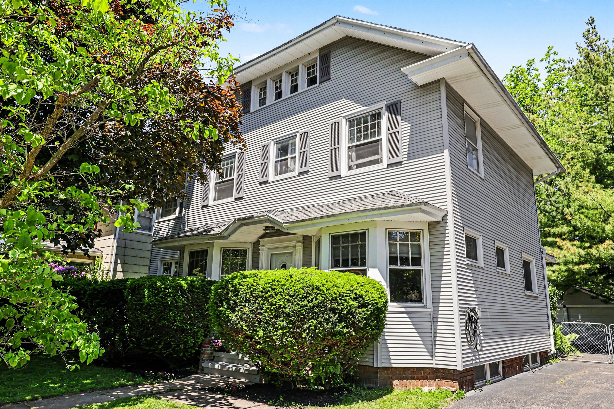 Iron W: 44 Rawlinson Rd, 14617
